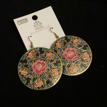 Load image into Gallery viewer, Flowers Print Earrings
